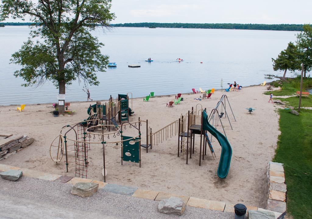 Mccreary'S Beach Resort パース エクステリア 写真