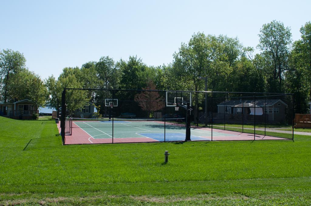 Mccreary'S Beach Resort パース エクステリア 写真
